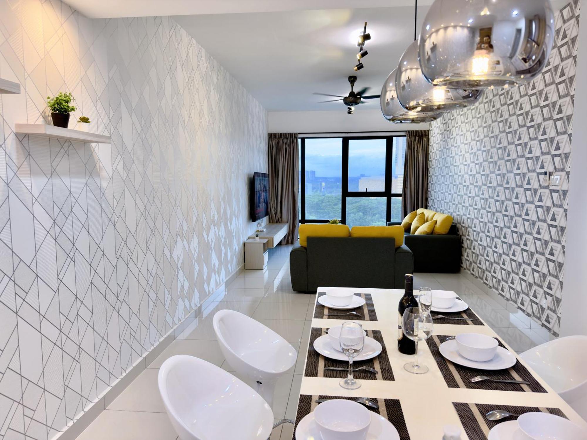 Midvalley Southkey Mosaic 6-9pax Netflix-smarttv70inch * Johor Bahru