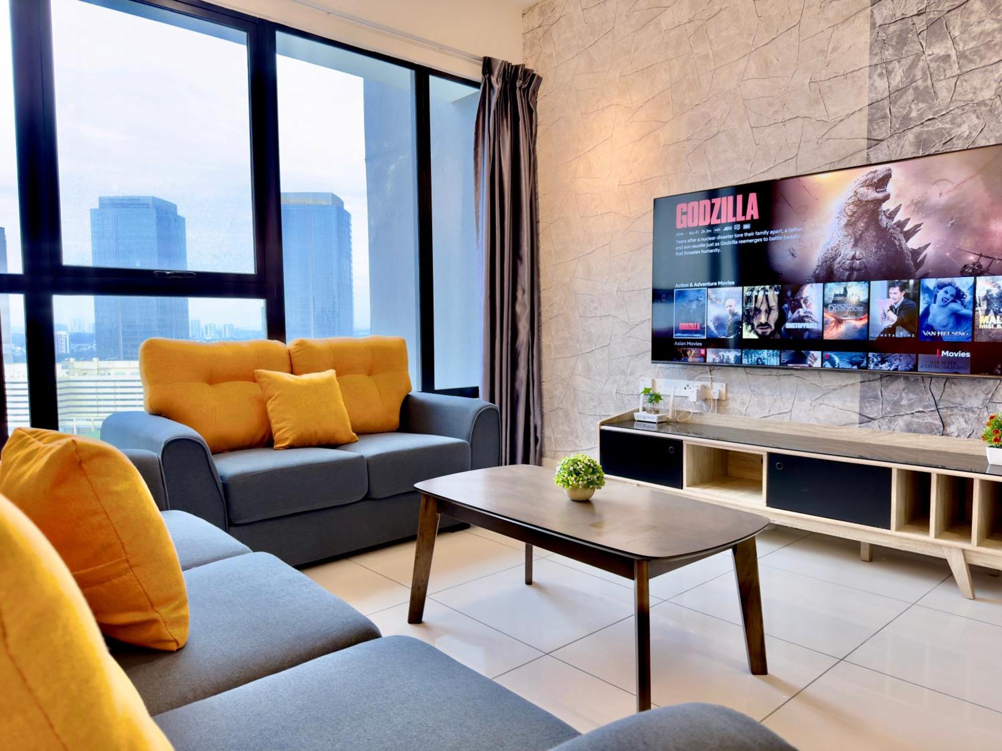 Midvalley Southkey Mosaic 6-9pax Netflix-smarttv70inch *