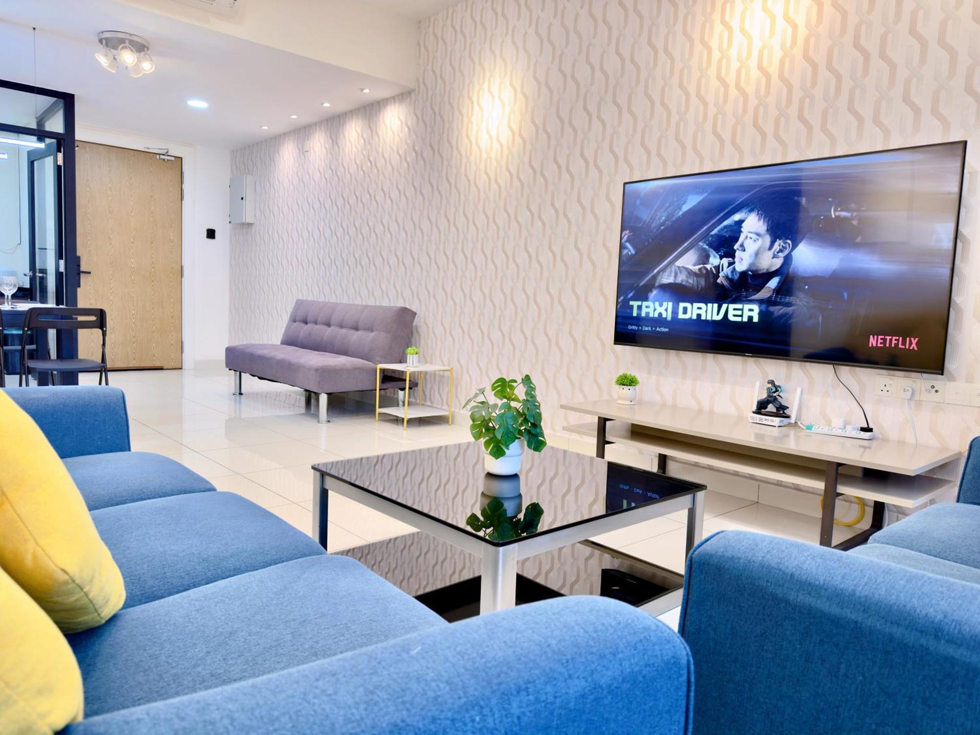 Midvalley Southkey Mosaic 6-9pax Netflix-smarttv70inch * Johor Bahru
