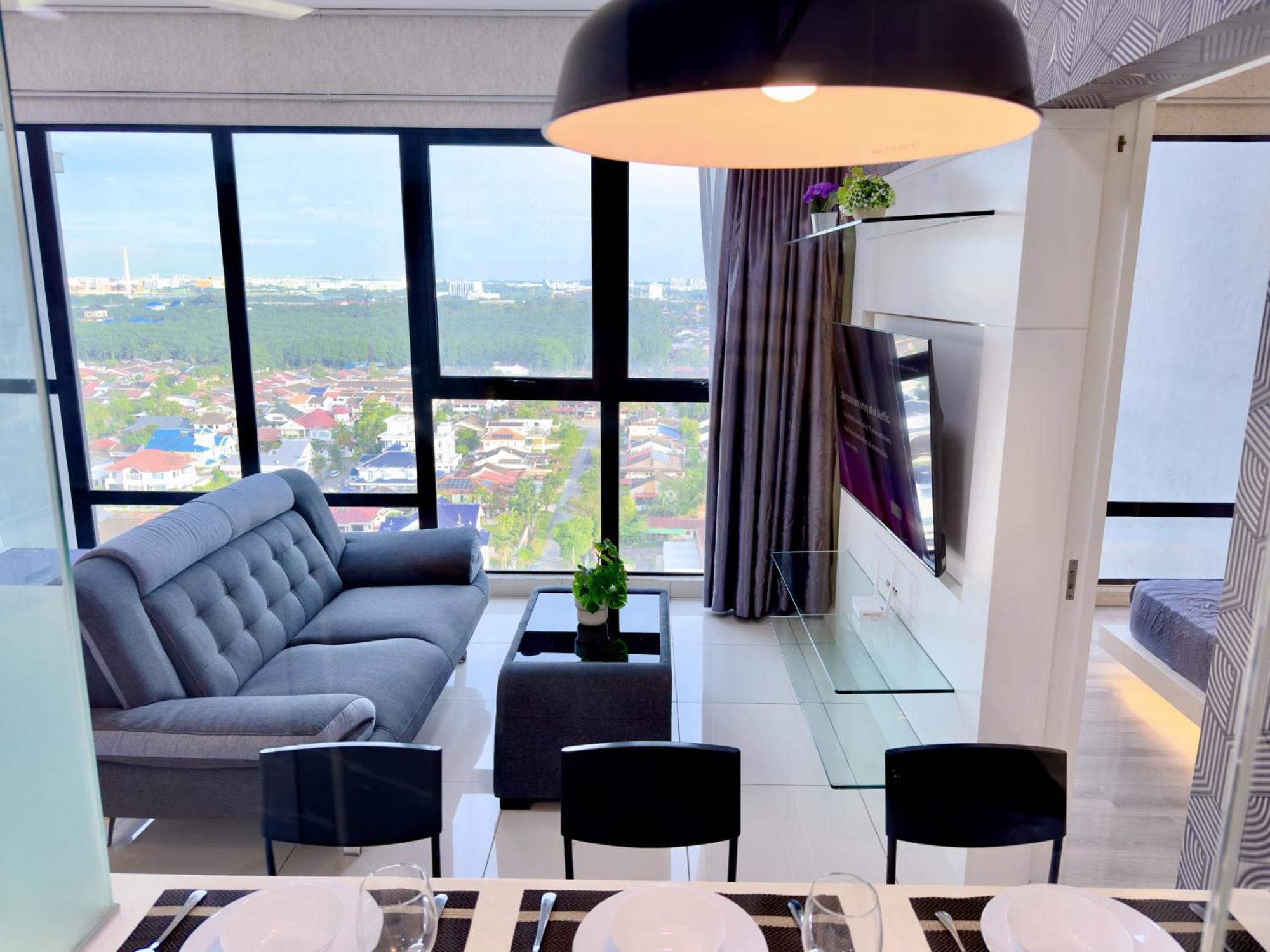 Midvalley Southkey Mosaic 6-9pax Netflix-smarttv70inch Johor Bahru